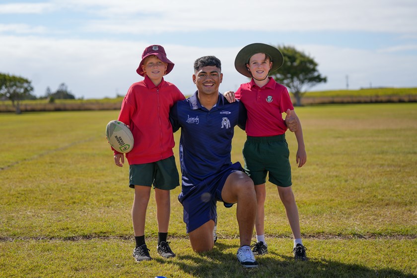 Bulldog's Karl Oloapu with students from Woongarra State School.