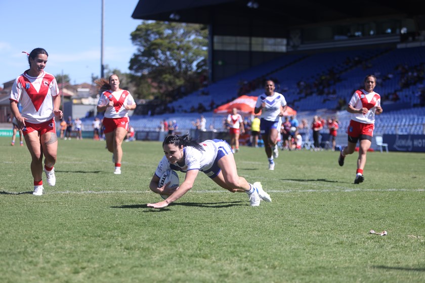 Georgia Ravics scores a try for the Canterbury-Bankstown Bulldogs Harvey Norman Women's Premiership side.